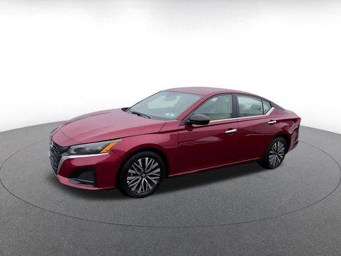 Used 2025 Nissan Altima 2.5 SV image 8