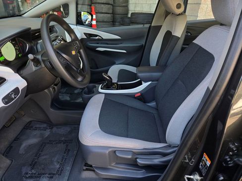 Used 2018 Chevrolet Bolt LT image 17