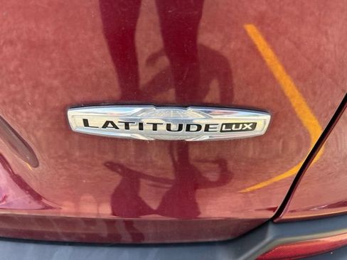 Used 2021 Jeep Cherokee Latitude Lux AWD/4WD image 11
