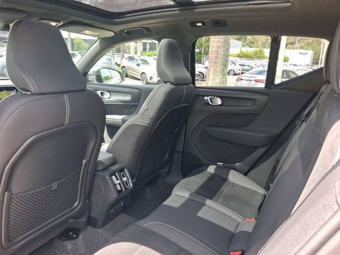 Used 2025 Volvo XC40 B5 Plus AWD/4WD image 7
