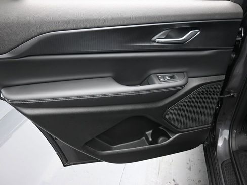New 2026 Jeep Grand Cherokee L 4WD image 11