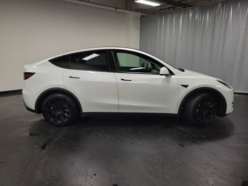 Used 2023 Tesla Model Y Long Range image 9