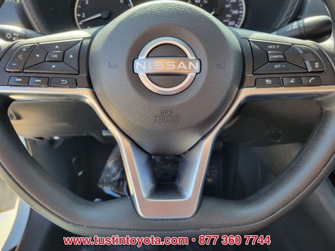 Used 2024 Nissan Sentra SV FWD image 17