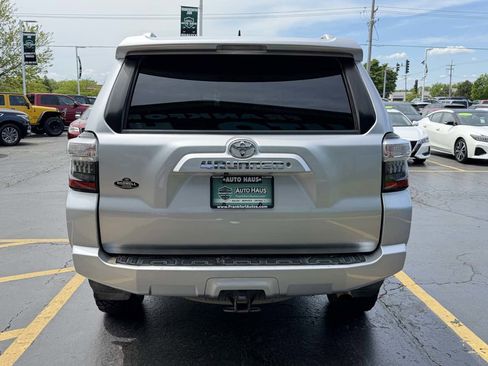 Used 2018 Toyota 4Runner SR5 AWD/4WD image 10