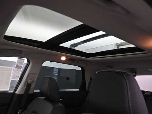 New 2025 Nissan Pathfinder Platinum image 19