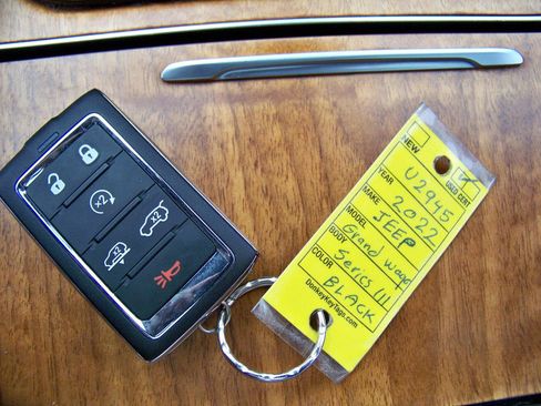 Used 2022 Jeep Grand Wagoneer Series III w/ Rear Seat Video Group 1 AWD/4WD image 28