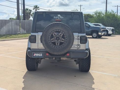 Used 2018 Jeep Wrangler Unlimited Sahara AWD/4WD image 6