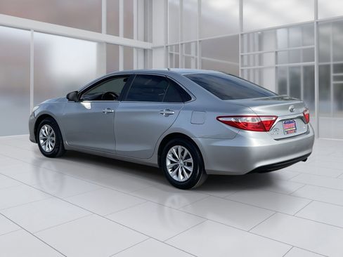 Used 2016 Toyota Camry LE image 4