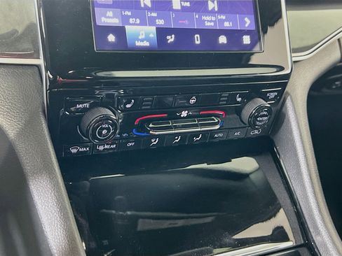 Used 2023 Jeep Grand Cherokee Altitude AWD/4WD image 15