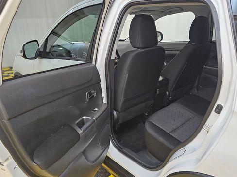 Used 2021 Mitsubishi Outlander Sport SE image 15