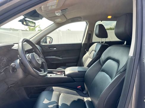 Used 2025 Nissan Pathfinder SL FWD image 41