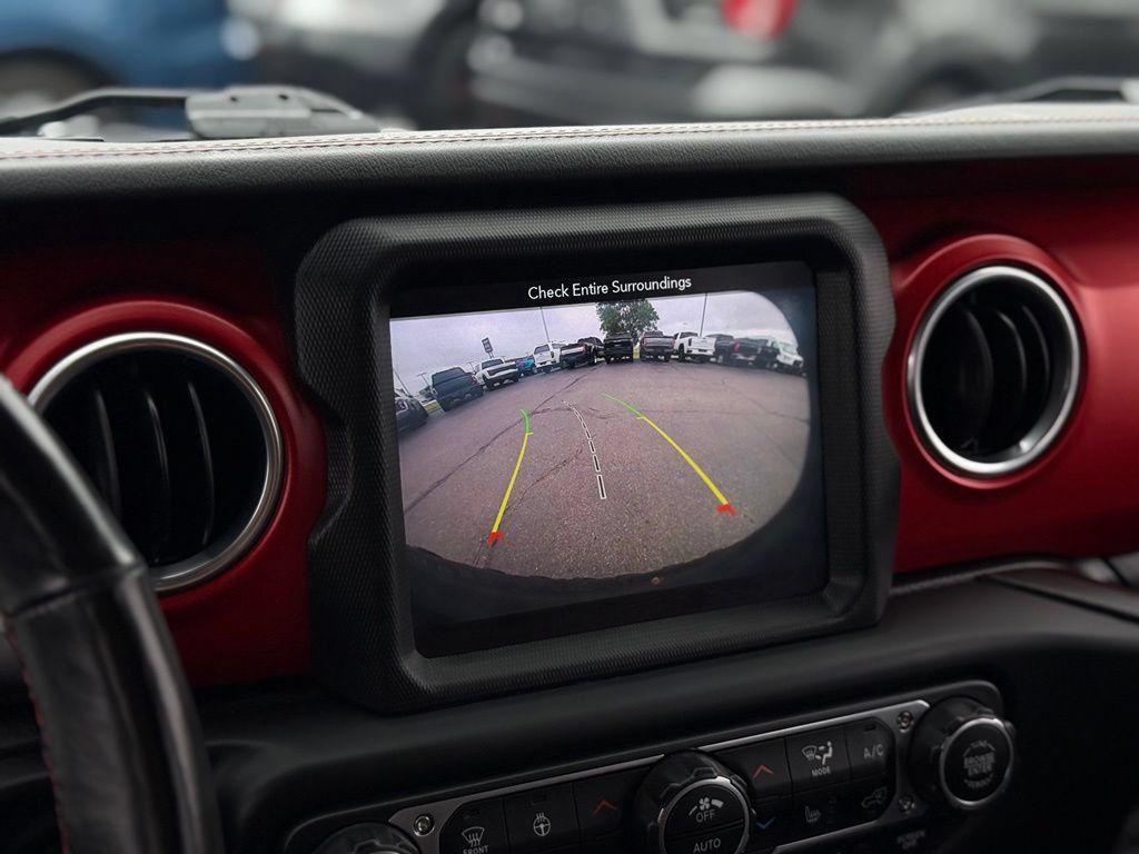 Used 2018 Jeep Wrangler Unlimited Rubicon w/ Uconnect 4C Nav & Sound Group AWD/4WD image 4