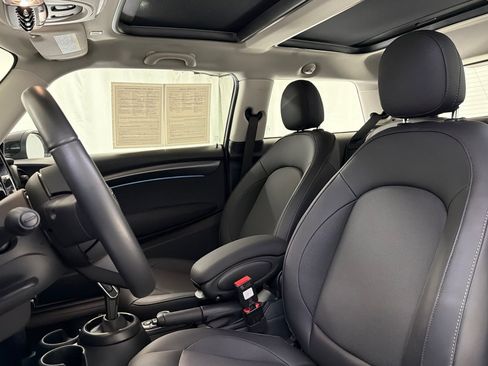 Used 2024 MINI Cooper 2-Door Hardtop FWD image 5