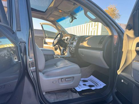 Used 2008 Toyota Sequoia Platinum RWD image 4