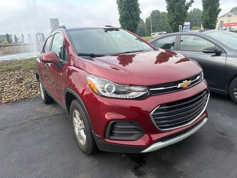 Used 2022 Chevrolet Trax LT w/ LT Convenience Package AWD/4WD image 3