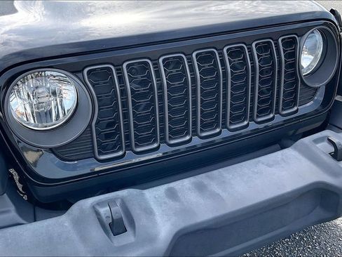 Used 2024 Jeep Wrangler Unlimited Sport AWD/4WD image 28