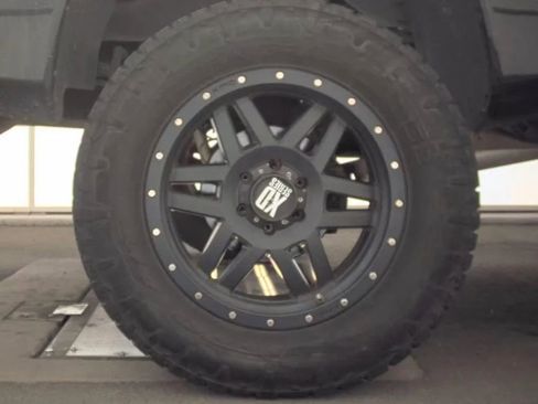 Used 2011 Nissan Titan SV w/ SV Value Truck Pkg image 5