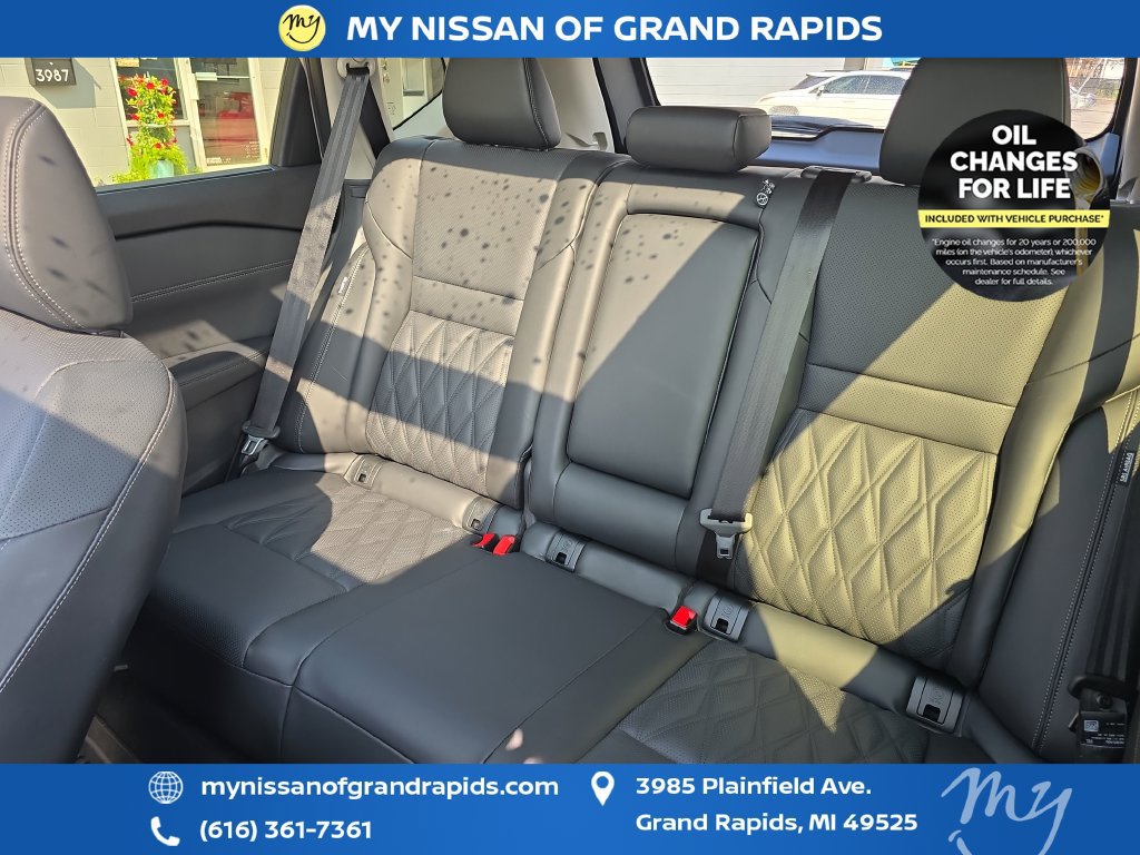 Used 2024 Nissan Rogue Platinum w/ Platinum Premium Package AWD/4WD image 29