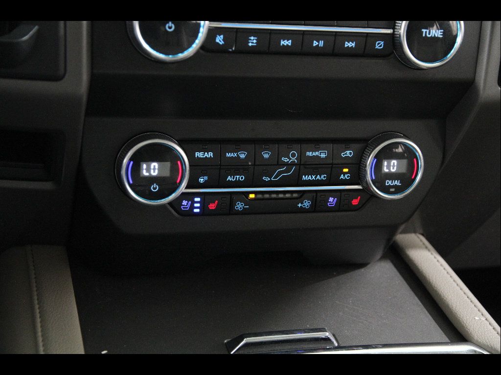 Used 2019 Ford Expedition XLT w/ Equipment Group 202A AWD/4WD image 16