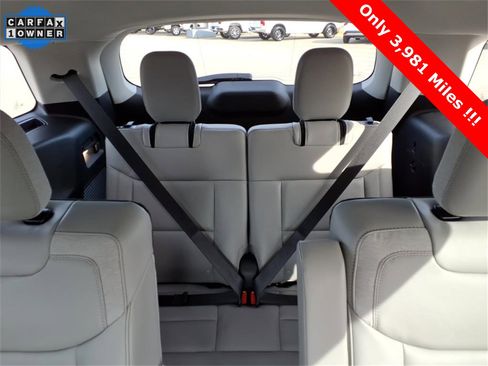 Used 2025 Ford Explorer Active w/ Active Comfort Package image 18