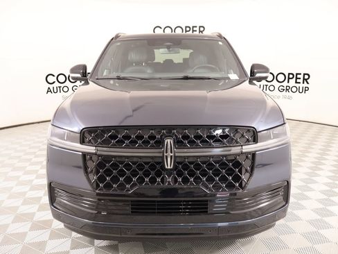 New 2025 Lincoln Navigator Reserve w/ Jet Appearance Package AWD/4WD image 10
