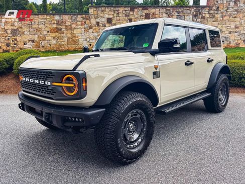 Used 2025 Ford Bronco Badlands AWD/4WD image 2