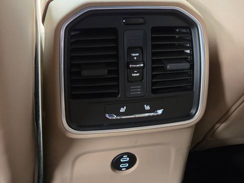 Certified 2026 Porsche Macan AWD/4WD image 12