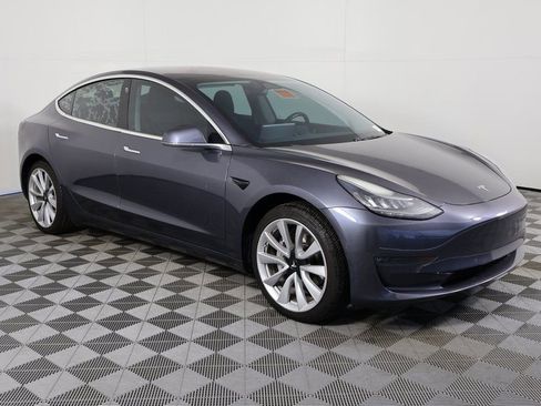 Used 2018 Tesla Model 3 Mid Range image 3