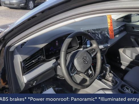 New 2026 Volkswagen Jetta SE FWD image 4