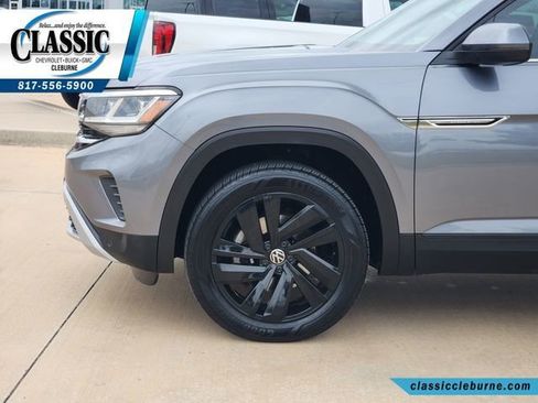 Used 2022 Volkswagen Atlas Cross Sport SE w/ Panoramic Sunroof Package FWD image 12