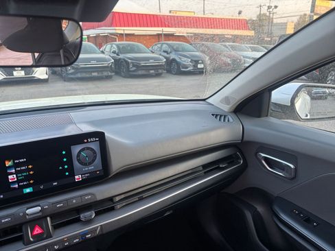 Used 2025 Kia K4 LXS image 36