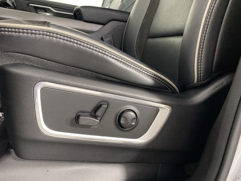 Used 2024 RAM 1500 Laramie AWD/4WD image 18