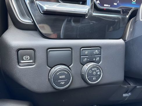 Used 2022 Chevrolet Silverado 1500 RST w/ Convenience Package II RWD image 23