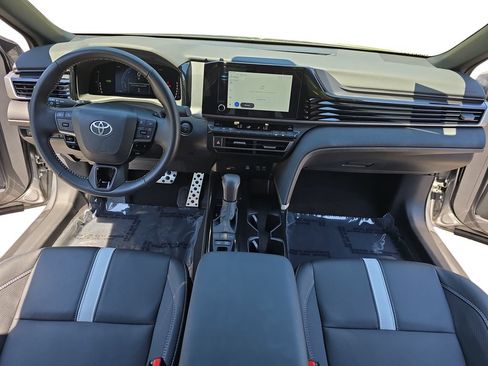 Used 2026 Toyota Camry SE FWD image 9