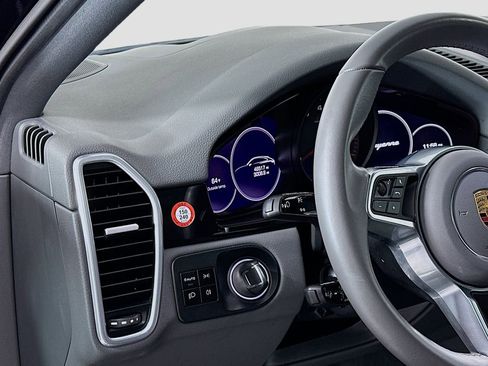 Used 2021 Porsche Cayenne Coupe image 11