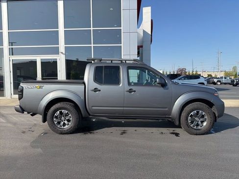 Used 2018 Nissan Frontier PRO-4X image 8