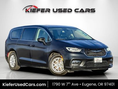 Used 2023 Chrysler Pacifica Touring-L
