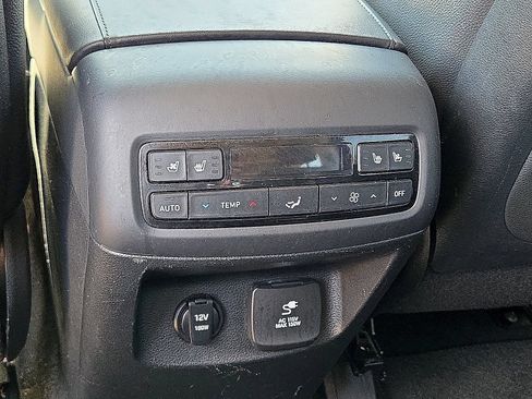 Used 2023 Hyundai Palisade Limited FWD image 16