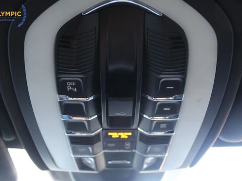 Used 2014 Porsche Cayenne Platinum Edition image 30