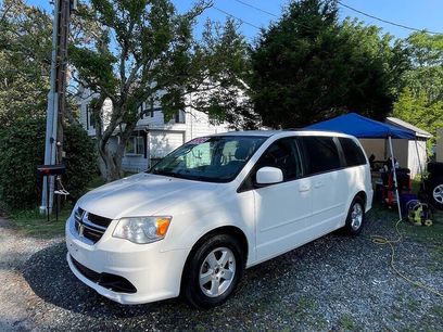 Used 2013 Dodge Grand Caravan SXT w/ Rear Park Assist Pkg