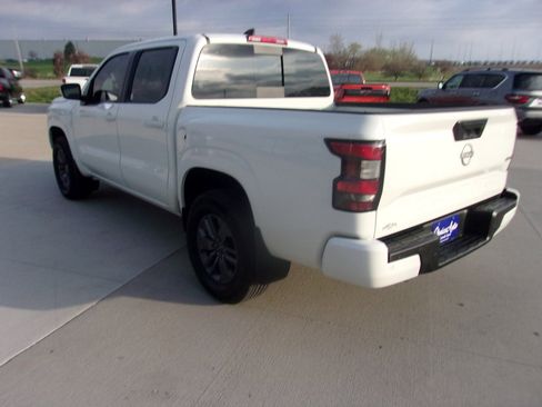 Used 2025 Nissan Frontier SV image 8