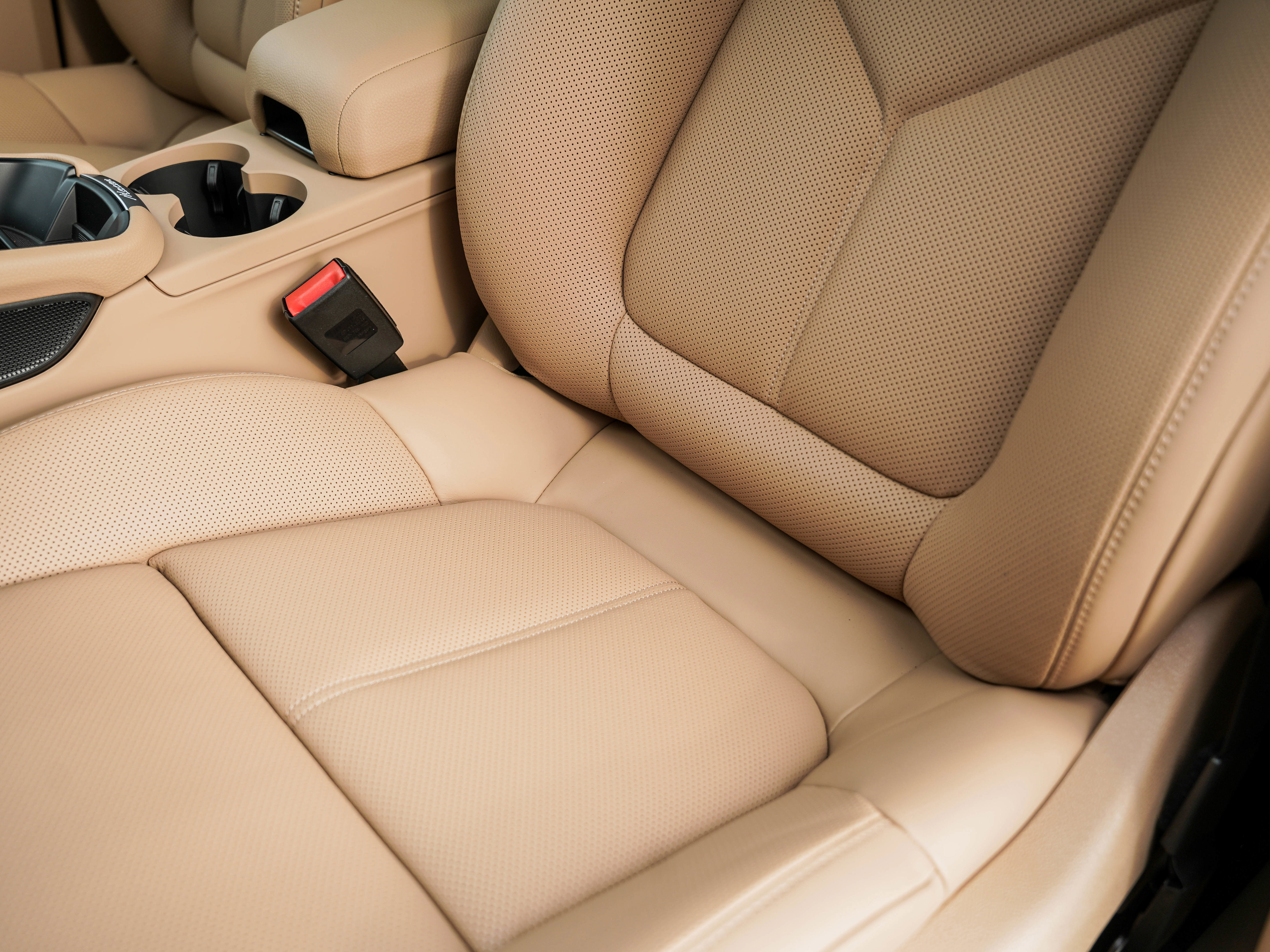 Certified 2026 Porsche Macan AWD/4WD image 22
