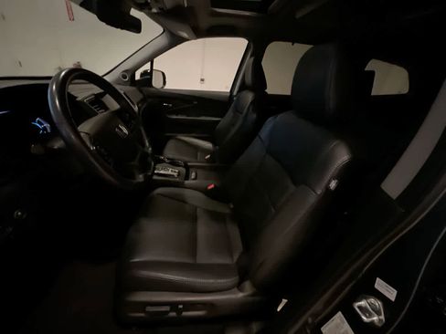 Used 2021 Honda Pilot Touring image 11