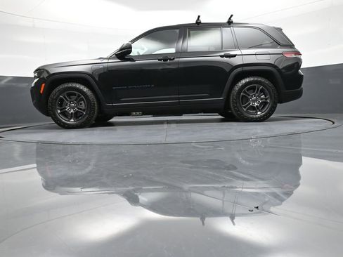 Used 2024 Jeep Grand Cherokee Trailhawk image 34
