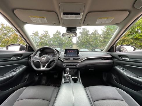 Used 2024 Nissan Altima 2.5 SV FWD image 28