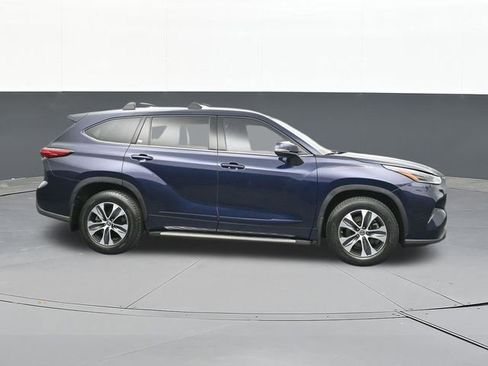 Used 2021 Toyota Highlander XLE AWD/4WD image 18