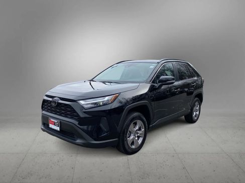 Used 2025 Toyota RAV4 XLE w/ Convenience Package image 6