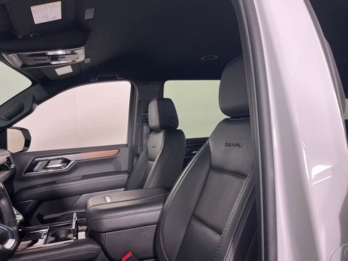 Used 2025 GMC Yukon Denali image 23