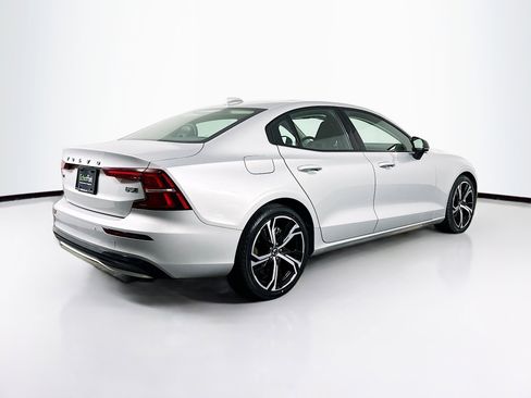 Used 2024 Volvo S60 B5 Core image 9
