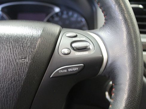 Used 2019 Nissan Pathfinder SL image 9